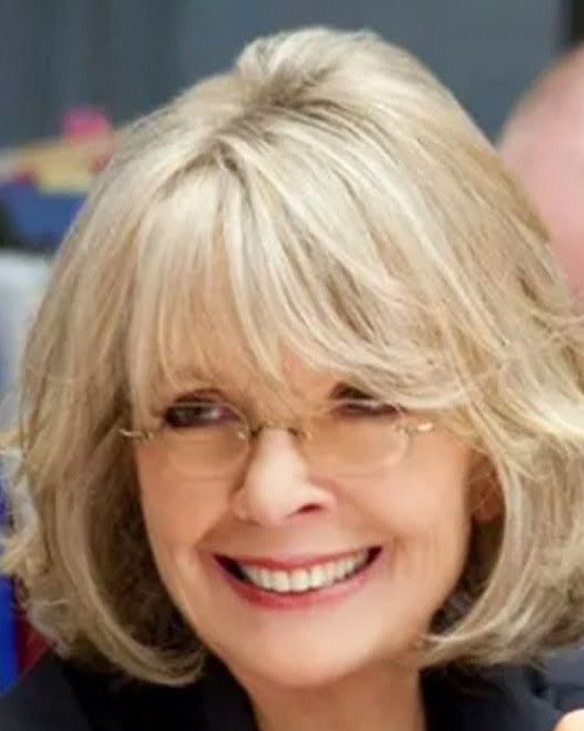 stylish short haircuts for older women