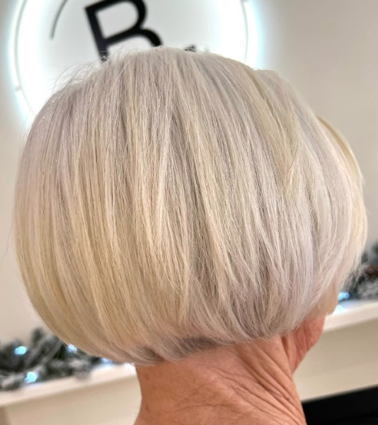 stylish short haircuts for older women
